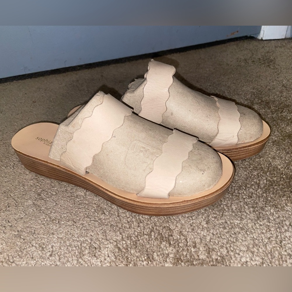 Size 8 Tan Sophia Milano sandals